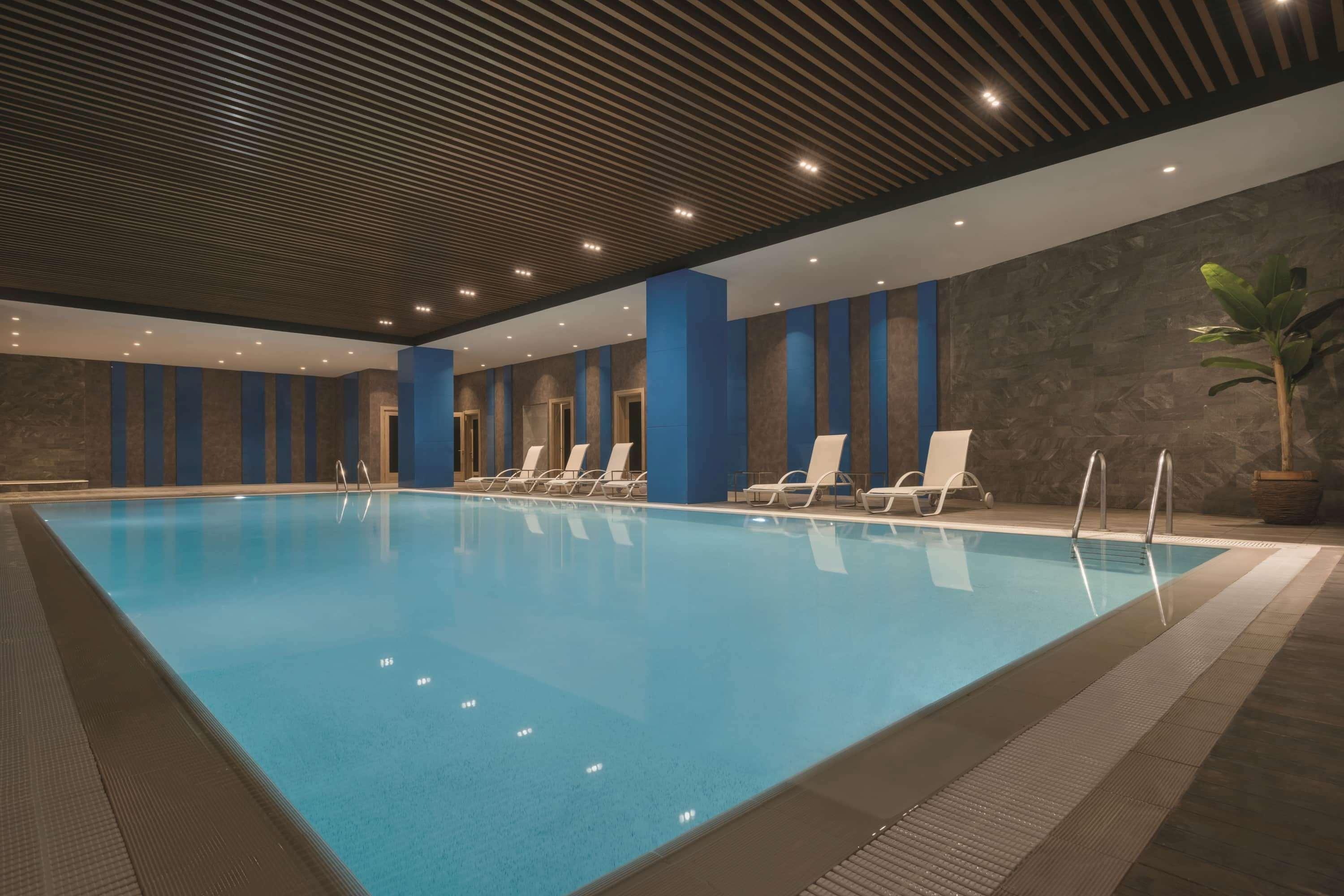 트립 바이 윈덤 이스탄불 바슨 엑스프레스 호텔 외부 사진 Swimming pool